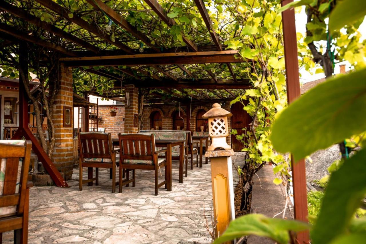 Hotel Restoran I Prenociste Egghus à Nasice Extérieur photo